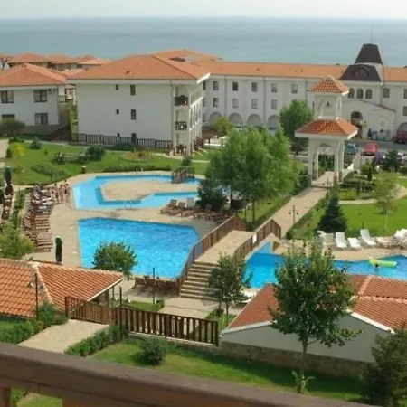 Апартаменты С Террасой Камбани Apartment *