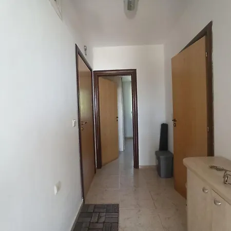 Апартаменты С Террасой Камбани Apartment *